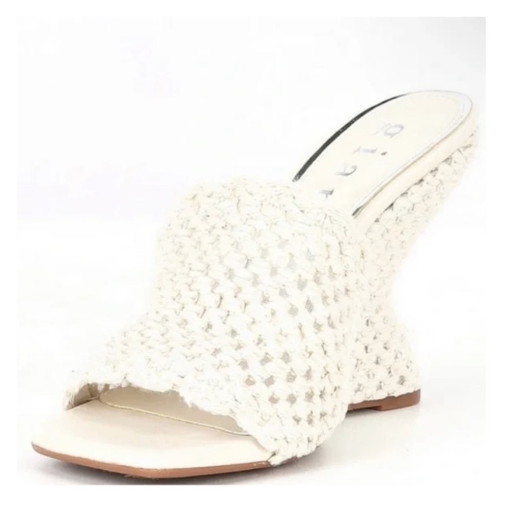 NWOT Gianni Bini Regina Knit Ivory Square Toed Cutout Wedge Sandal